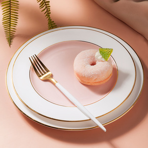 Assiette en céramique de style anglais Vaisselle décorative Service de vaisselle rose et blanc avec bordure dorée Vente en gros Ensembles de vaisselle - Product Image 3