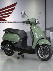 Moto d'occasion <span class=keywords><strong>Honda</strong></span> Xiaola 125, <span class=keywords><strong>scooter</strong></span> à essence monocylindre rétro refroidi par air avec CBS pour les trajets urbains - Product Image 4