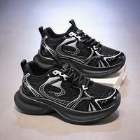 Nouvelles chaussures de course décontractées pour couples, à lacets, semelle épaisse, légères, respirantes en maille, tendance et polyvalentes pour l'été