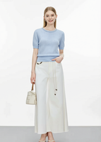 Haut en maille bleu clair perlé à col ondulé et manches courtes pour femme, élégant, ajouré, texturé, à manches bouffantes, en maille douce pour le quotidien