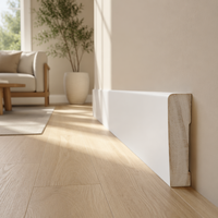 Plinthe décorative murale en gesso blanc apprêté, prête à la peinture pour l'intérieur de la maison