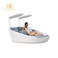 Chaise longue réglable Tevara en teck et aluminium pour l'extérieur, couleur blanche