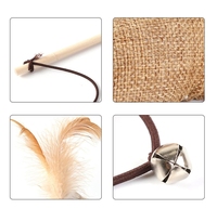 Jouet en plumes de chat en nylon durable avec un bâton drôle de souris de simulation avec matériau en sisal infusé d'herbe à chat résistant aux morsures