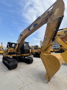 Excavatrice CAT 320D2L avec godet de terrassement, matériel lourd d'occasion en bon état de fonctionnement - Product Image 2