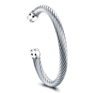Bracelet en acier inoxydable avec câble de 7 mm, ouverture réglable, pour femme, bijoux cadeau - Product Image 1