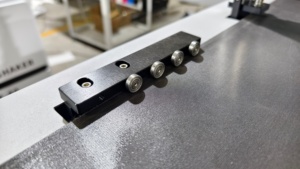 Imprimante jet d'encre UV à plat automatique 1250 mm avec caméra CCD, haute vitesse, usage industriel pour métal, cuir, verre - Product Image 3