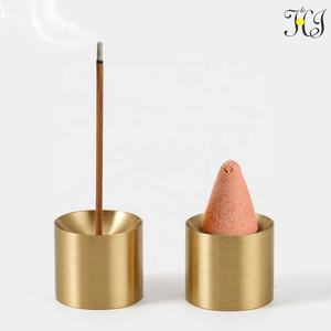 Porta incenso cilindrico in ottone massiccio dorato, strumento per bruciare incenso aromatico, per meditazione, legno di sandalo, per uso religioso, produzione artigianale - Product Image 6