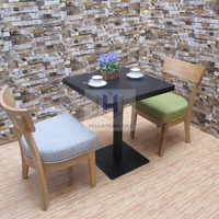 Table à manger en bois de style café antique, mobilier de qualité restaurant pour une ambiance élégante