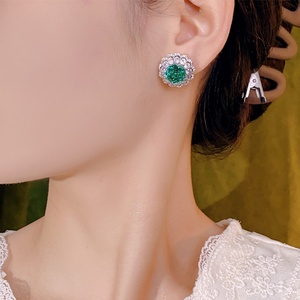 Exquisitos Pendientes de Flor de Latón Ecológico con Zirconia Verde de 10*10mm, Estilo Vintage, Unisex, Regalo Encantador - Product Image 6