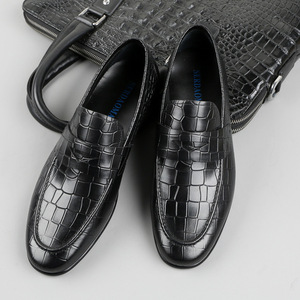 Chaussures en cuir décontractées - bout pointu, motif crocodile - chaussures habillées une pièce pour tenue de travail formelle - Chaussures Oxford - Product Image 1