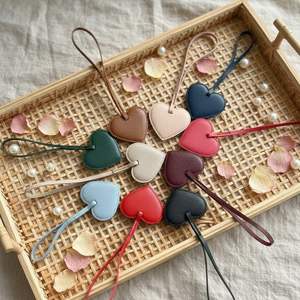 Porte-clés en cuir en forme de cœur Pu pour femme, pendentif cœur - Product Image 4