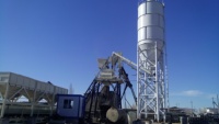 Centrale à béton électrique stationnaire HZS35 35m³/h, type élévateur à benne, avec alimentateur d'agrégats 2/3 bacs, moteur et boîte de vitesses