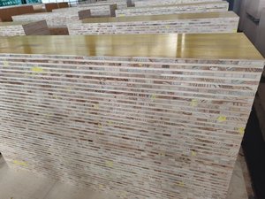 Pannello <span class=keywords><strong>di</strong></span> Compensato per Casseforme a Tre Strati <span class=keywords><strong>di</strong></span> Alta Qualità con <span class=keywords><strong>Abete</strong></span> Rosso e Pino, Spessore 21/27mm, Colore Giallo - Product Image 3