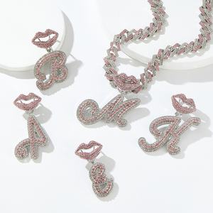 Collana con Ciondolo a Forma di Lettera, Stile Sportivo con Diamanti, Catena <span class=keywords><strong>in</strong></span> Lega Cubana, Esclusiva Transfrontaliera - Product Image 1