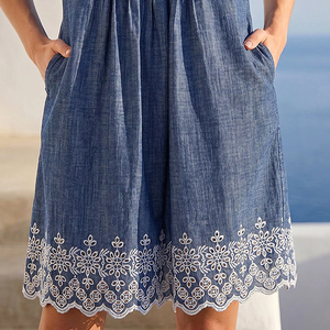 Robe d'été personnalisée à col rond sans manches en denim avec ourlet brodé, robe courte en denim 100% coton de haute qualité - Product Image 4