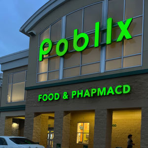 Letrero LED de Cruz Verde para Farmacia, Letrero LED para Exteriores, Letrero para Fachada de Tienda, Letrero para Edificio - Product Image 1