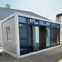 Maison conteneur préfabriquée à mur-rideau en verre, structure modulaire en acier, logement portable pour usage commercial