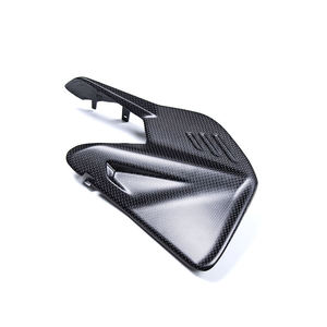Protection de chaîne en fibre de carbone pour Ducati Panigale V4 / V4S / V4R 2025 - Product Image 5