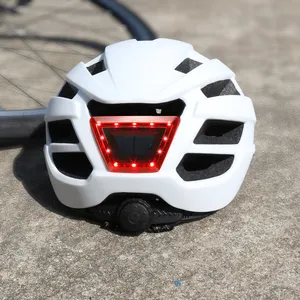 Neuankömmling Eingebautes Rücklicht Wiederauf ladbare Batterie LED-Licht Fahrrad helm für Roller Fahrrad zubehör