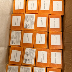 Jabón de Ácido Kójico y Cúrcuma, Etiqueta Privada Personalizada para Pequeñas Empresas, Entrega Rápida, Limpiador Corporal de Fábrica - Product Image 2