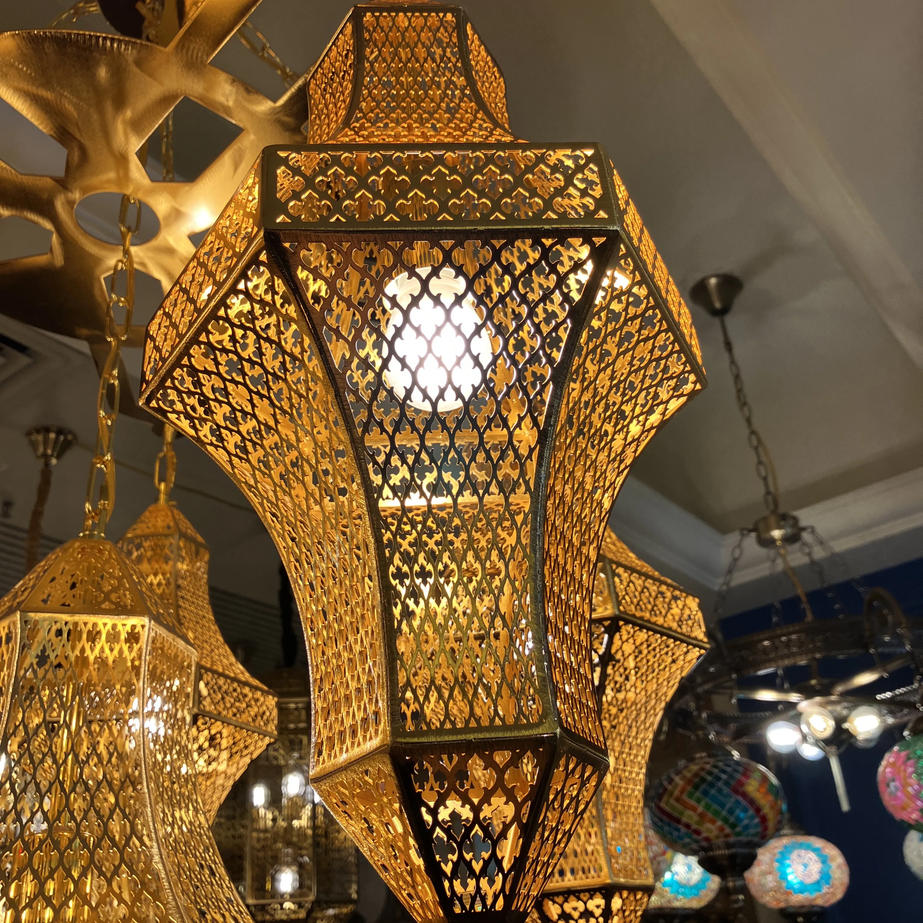 Unique Moroco Hanging Lights Arabic Handmade Moroccan Iron Pendant Light Ceiling Hanging Light Suspend Decoration Moroccan Lamp