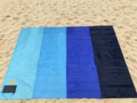 Tapis de plage portable compact en polyester, résistant au sable, séchage rapide, pour pique-nique en famille, camping et voyages