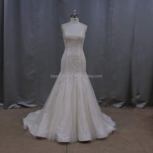 Robe de mariée sirène à la mode avec manches longues en dentelle champagne - Product Image 1