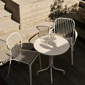 Crèmekleurige moderne buitenset - metalen tafel en stoelen voor koffieshop, theehuis en binnenplaats - Product Image 2