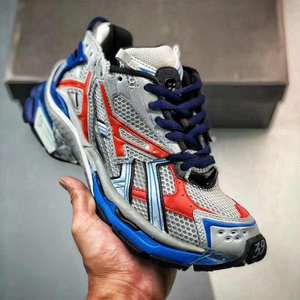 รองเท้าผ้าใบแฟชั่นผู้หญิงคุณภาพสูง สไตล์ลำลองสำหรับผู้ชาย รองเท้าลำลองทันสมัยสำหรับกิจกรรมกลางแจ้ง รองเท้าดีไซน์หรูหราทันสมัย - Product Image 2