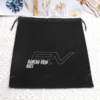 Sac à cordon en satin imprimé avec logo personnalisé pour l'emballage de chapeaux, chaussettes, chaussures, pochette en satin de soie, sac anti-poussière en satin