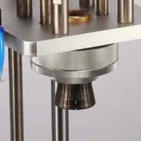 Bonne performance d'étanchéité petite bouteille de verre de parfum scellant machine de couverture de serrure pneumatique machine à relier en aluminium machine de capsulage