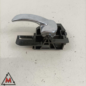 Poignée de porte intérieure arrière gauche d'occasion Nissan Qashqai Mk1 2006-2014 (86933) - Product Image 2