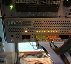 Gốc Juniper MX204-HW-BASE doanh nghiệp <span class=keywords><strong>Router</strong></span> với mức cao nhất giấy phép vĩnh viễn tích hợp SKU với cơ sở Hw - Product Image 6