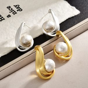 Boucles d'oreilles tendance en alliage géométrique avec imitation perle pour femme - Product Image 3