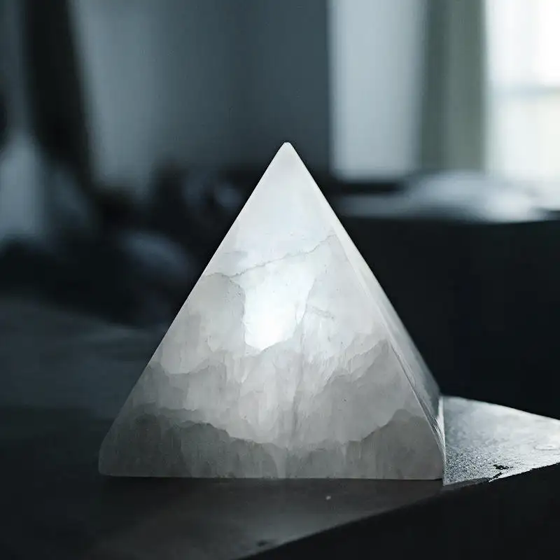 Fernbedienung Home Pyramidal Charging Induktion Kreative weiße natürliche Selenit Kristall LED Nachtlichter