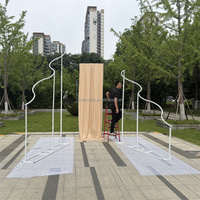 JINDA Nouvelle Arche Métallique Blanche Ondulée pour Rideau de Fond, Chuppah, Mandap, Décoration de Mariage et Cérémonie