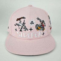 Casquette Snapback Y2K Street Skateboard rose clair avec broderie de dinosaure de dessin animé sur toute la surface, casquette ajustable à visière plate pour adolescents