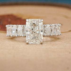 Exquisitos anillos de diamantes de joyería fina elaborados con diamantes de primera calidad y diseñados con elegancia atemporal. - Product Image 1