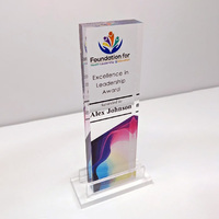 Trophée en cristal rectangulaire personnalisé, style sportif moderne haut de gamme, gravé à la main, design durable pour entreprise