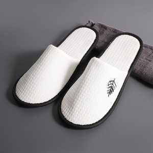 Pantuflas Blancas Tipo Waffle Personalizadas y Económicas, Pantuflas Desechables para Baño y Spa para Hotel, OEM - Product Image 2