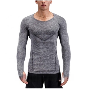 ผู้ผลิตเสื้อผ้ากีฬา OEM เสื้อแขนยาวสำหรับผู้ชาย เสื้อยืดไร้ตะเข็บแบบยาวพร้อมช่องสำหรับนิ้วโป้ง - Product Image 4