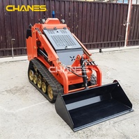 Mini chargeuse sur pneus Kubota avec moteur diesel EPA, commande par joysticks hydrauliques, capacité de la benne de 0,2 m3, moteur de 25 CV, pompe hydraulique