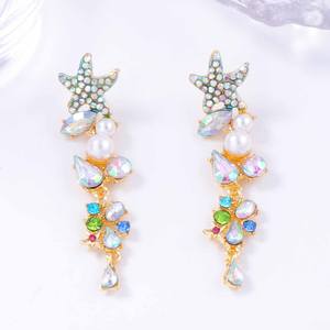 Pendientes largos de aleación de estrella de mar de moda con diamantes de imitación - Product Image 4