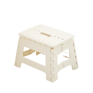 Tabouret pliant de conception moderne en plastique <span class=keywords><strong>pliable</strong></span> portable pour la chambre à coucher et l'école - Product Image 1
