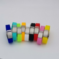 Bracelet elite en silicone gravé au Laser avec double fermoir de sécurité personnalisé