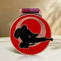 Médaille personnalisée en alliage de zinc émaillé, design 3D silhouette de karaté, médailles de karaté pour les arts martiaux, récompense pour les compétitions d'arts martiaux