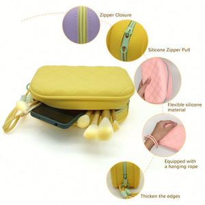 Bolsa de Maquillaje de Silicona con Cierre de Cremallera, Asa Suave, Gran Capacidad, Ecológica y Resistente al Agua - Estuche Cosmético Moderno - Product Image 4