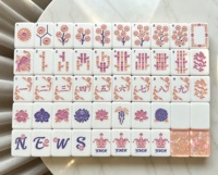 En gros, ensemble de tuiles de Mahjong américain de luxe portable en acrylique, à bords superposés pastel et motif floral, pour salle de jeux et présentation en magasin de cadeaux