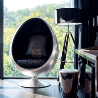 Fauteuil œuf vintage en aluminium style aviateur avec base pivotante, fauteuil lounge industriel à rivets, intérieur en cuir véritable, fauteuil d'appoint pour salon