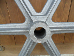 Ruedas de hierro fundido de 6 radios, personalizadas, de 24/32/40 pulgadas, de alta resistencia y duraderas, para reemplazos de casas de pastores vintage y graneros. - Product Image 4